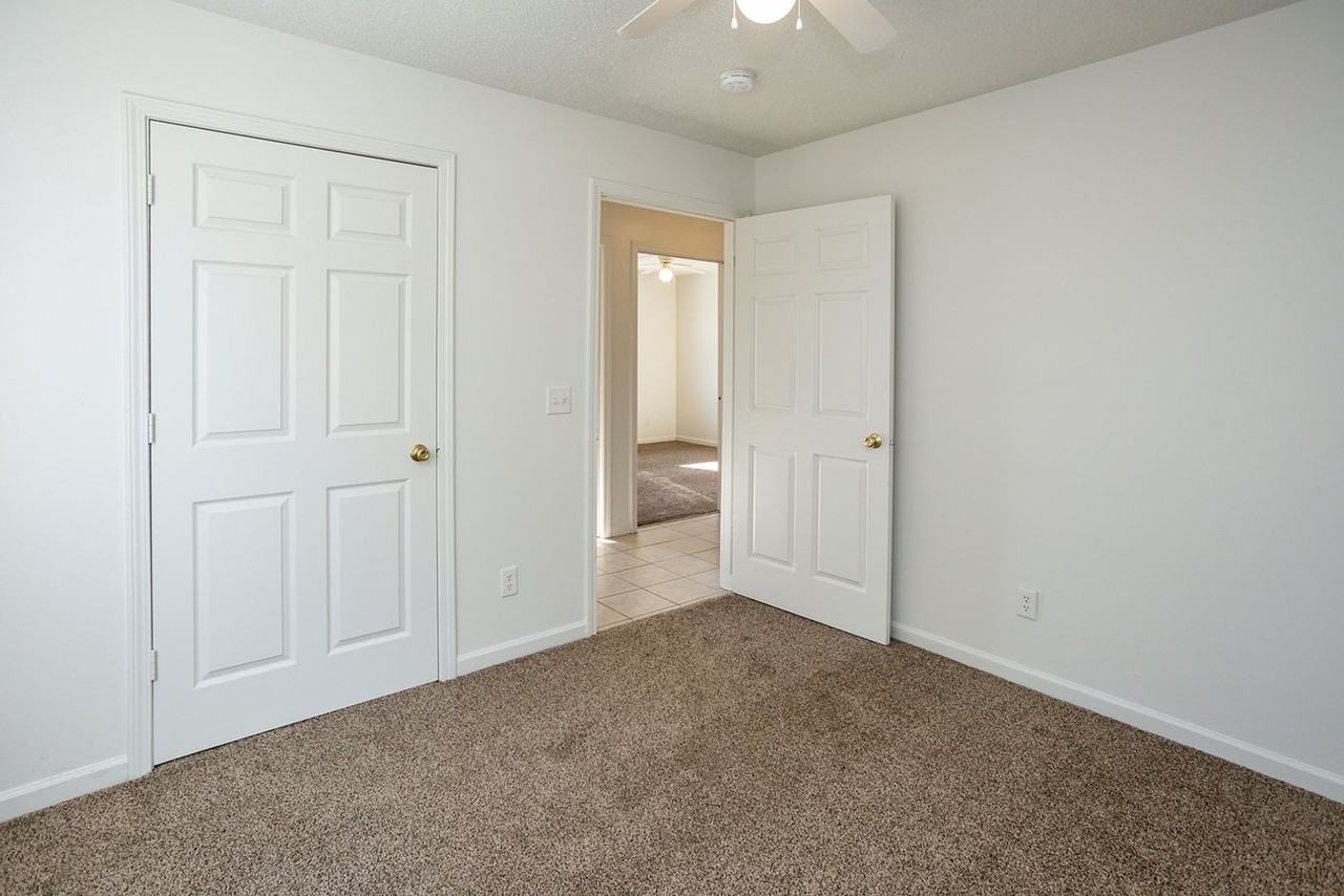 824 E 22nd St - Photo 6 of 12
