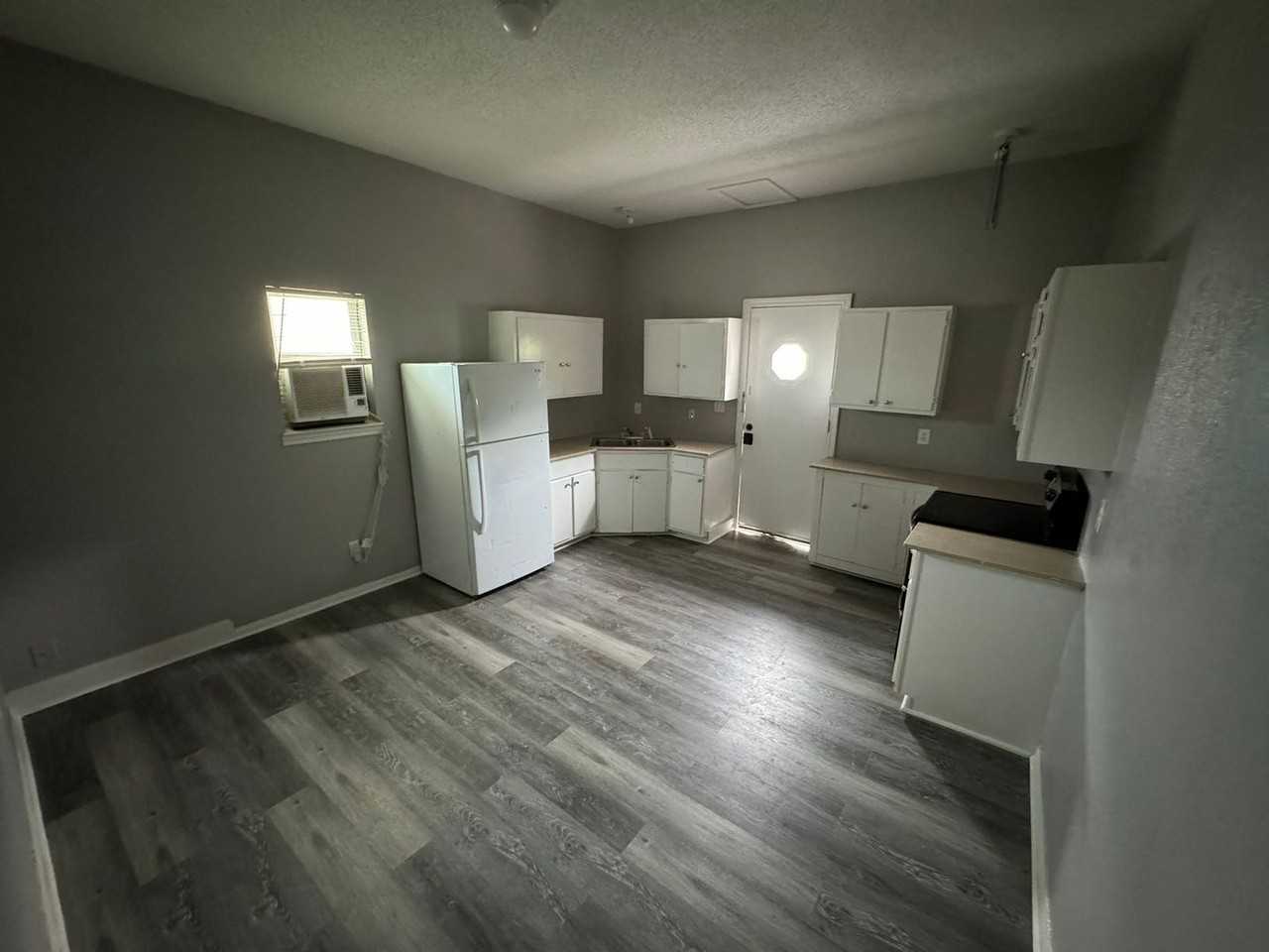 3206 Avenue M 1/2 - Photo 2 of 7