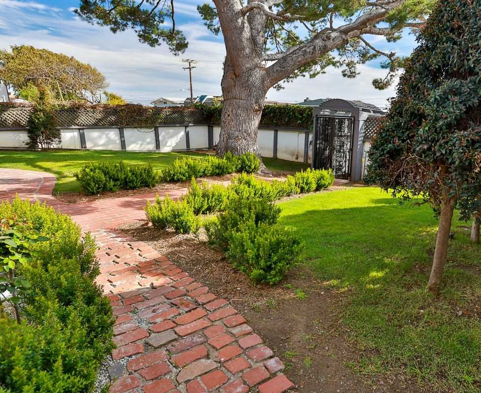 21513 Pacific Coast Hwy - Photo 3 of 25