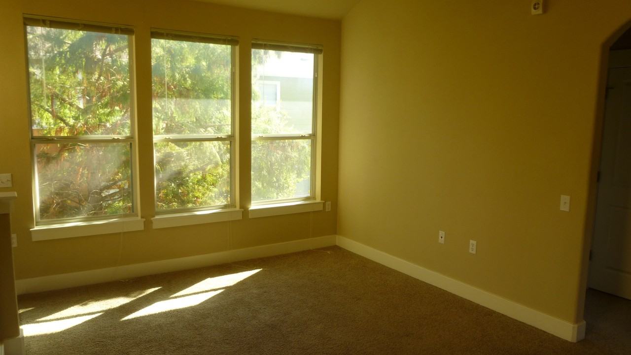 1601 Miriam Ave - Photo 5 of 17