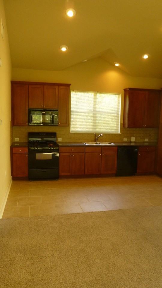 1601 Miriam Ave - Photo 6 of 17