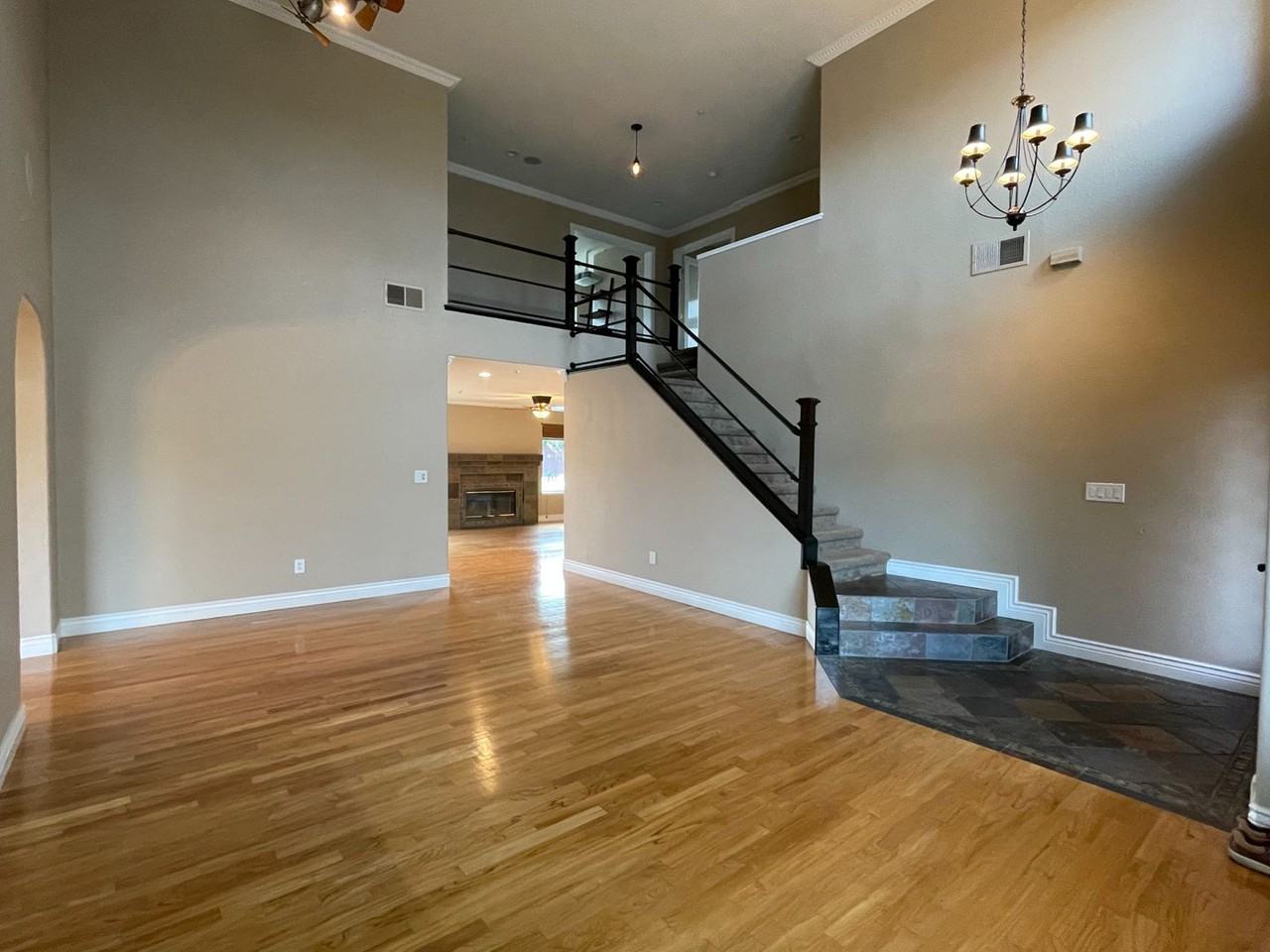 1393 Arrowhead Ave - Photo 2 of 26