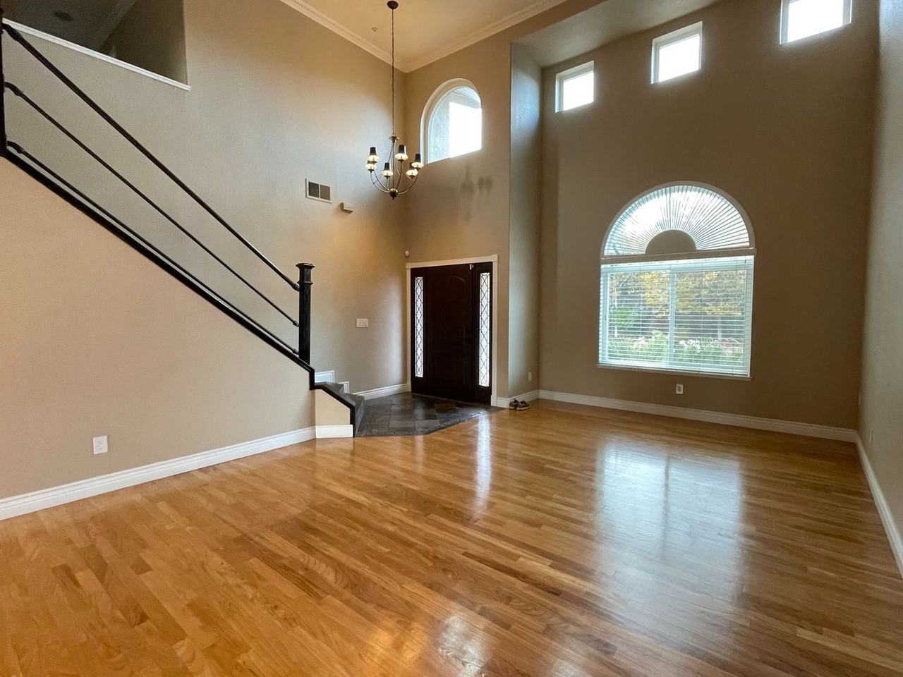 1393 Arrowhead Ave - Photo 3 of 26