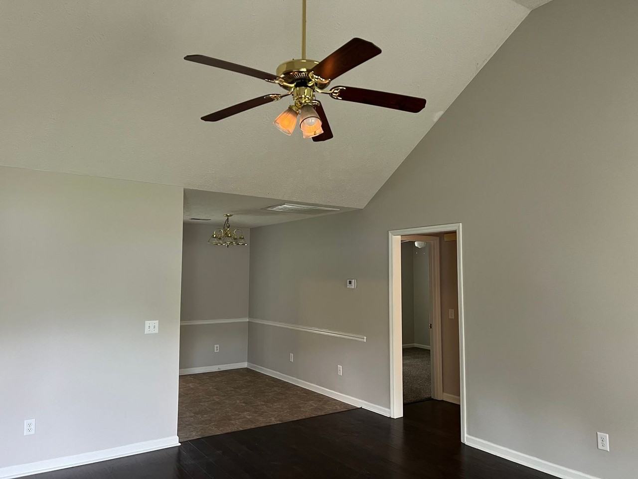 108 Royal Garden Dr - Photo 2 of 21