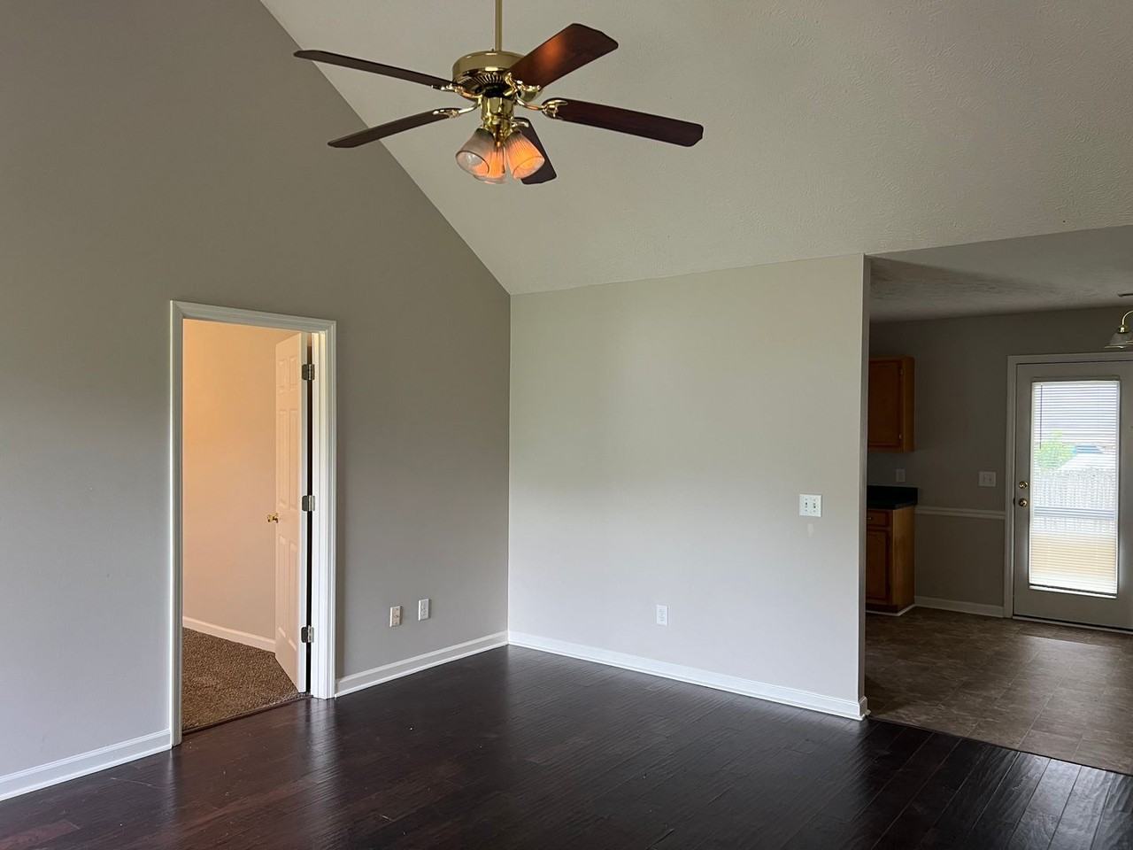 108 Royal Garden Dr - Photo 3 of 21
