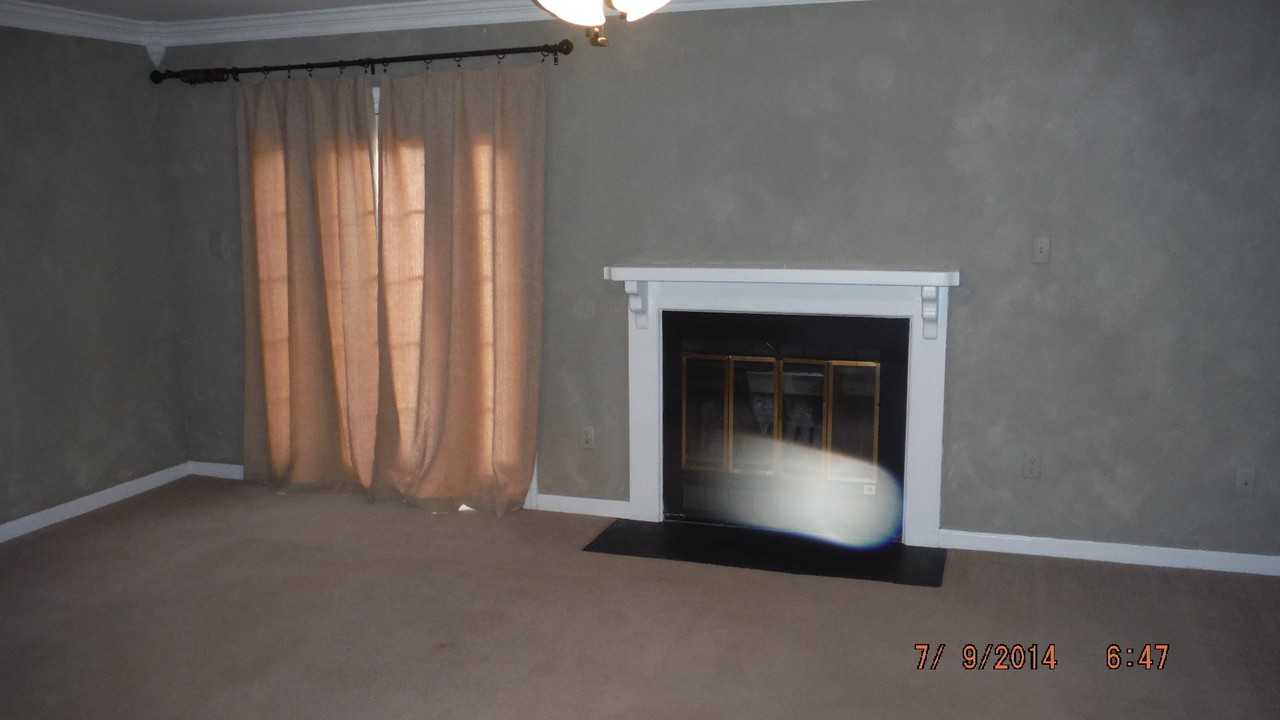 7680 The Points Pl - Photo 4 of 9