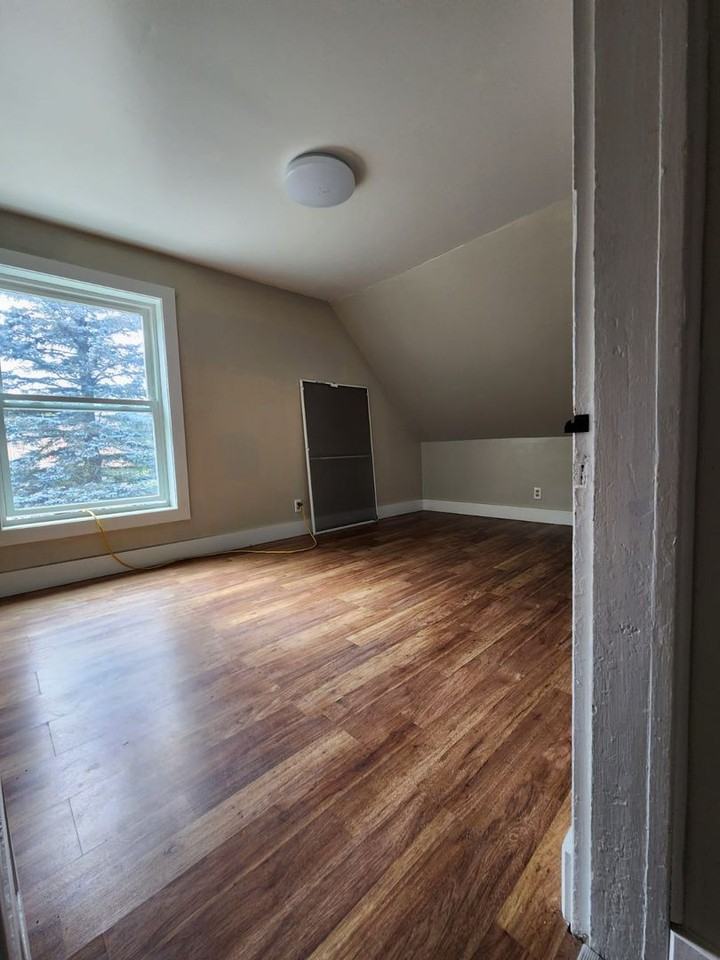 35 Railroad Street / Johnson - Photo 3 of 8