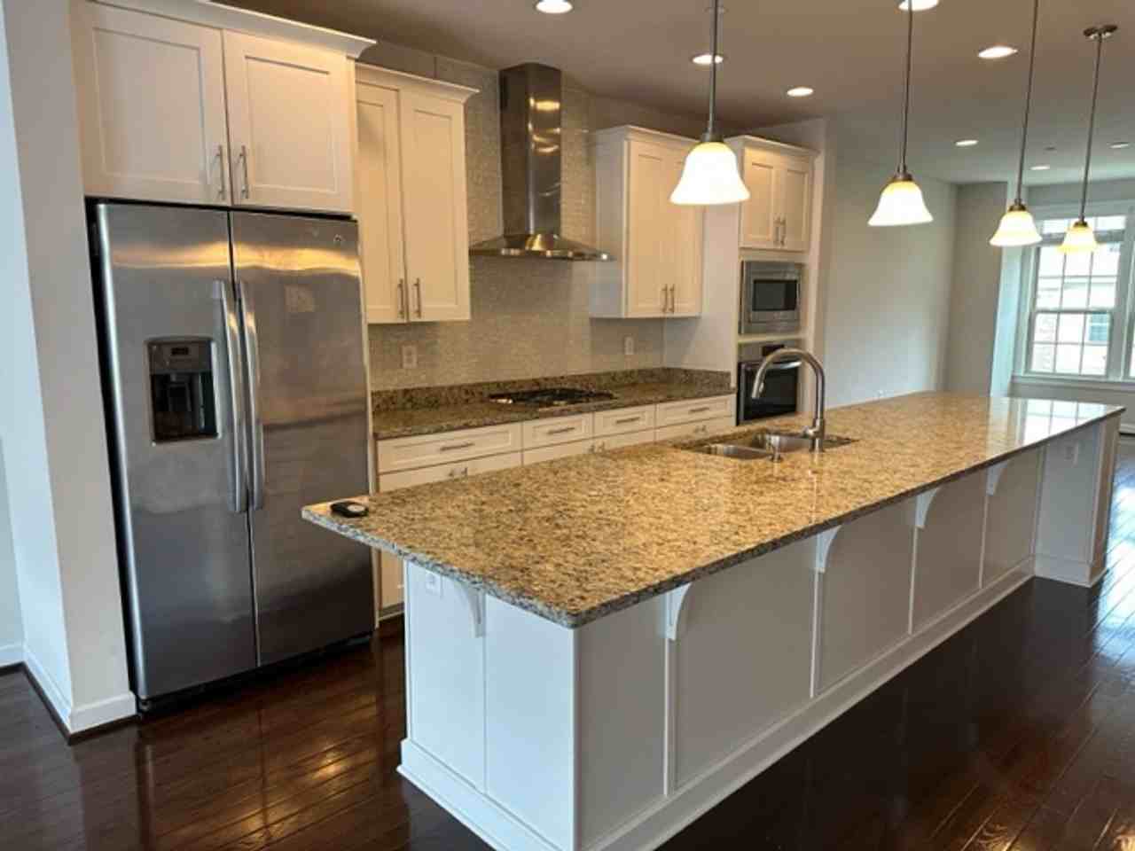 7313 Taylors Hill Ln - Photo 4 of 36