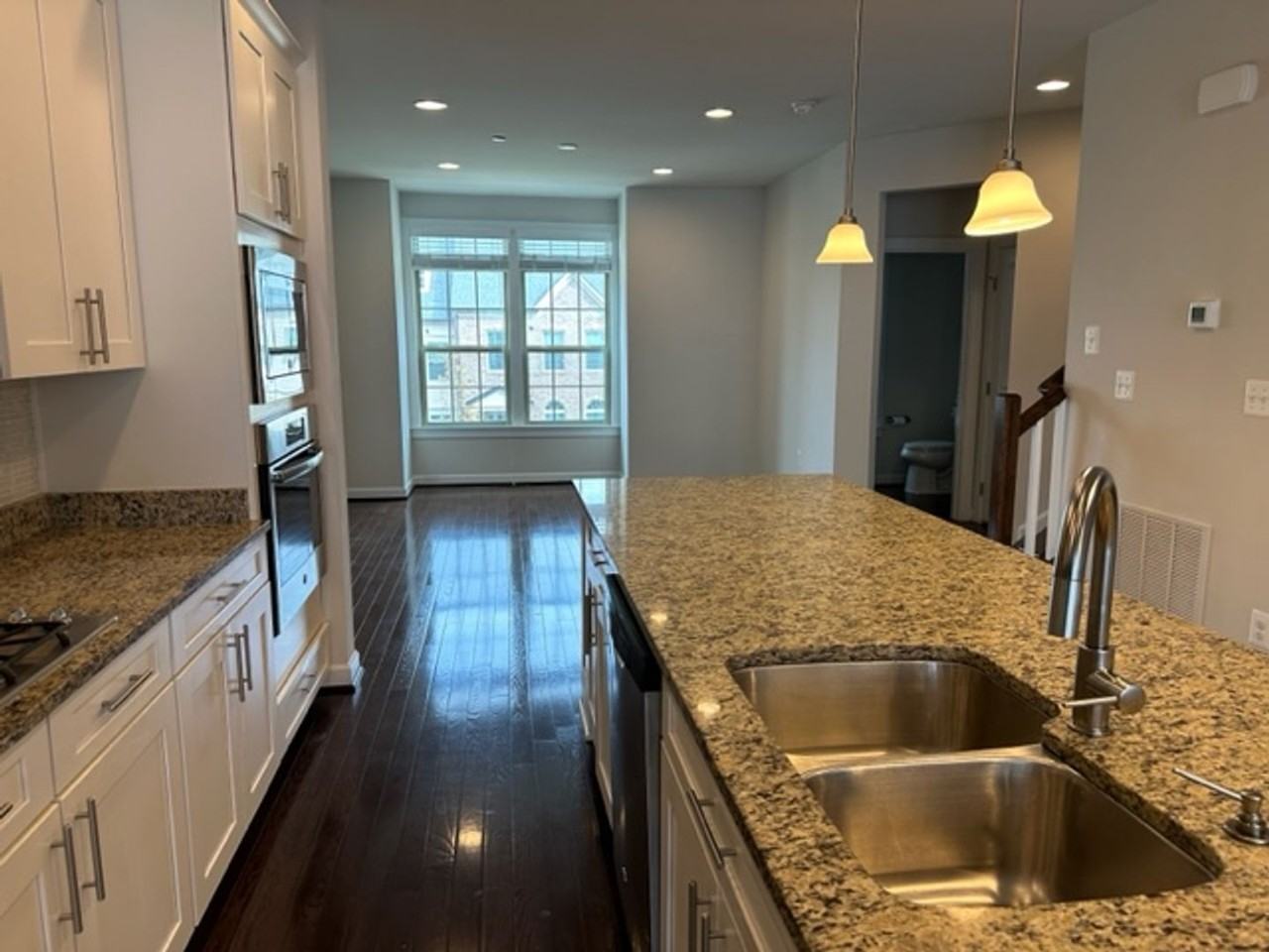 7313 Taylors Hill Ln - Photo 5 of 36