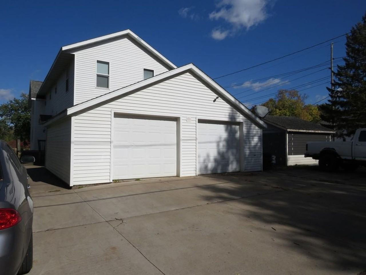 709 Hudson - Photo 2 of 32