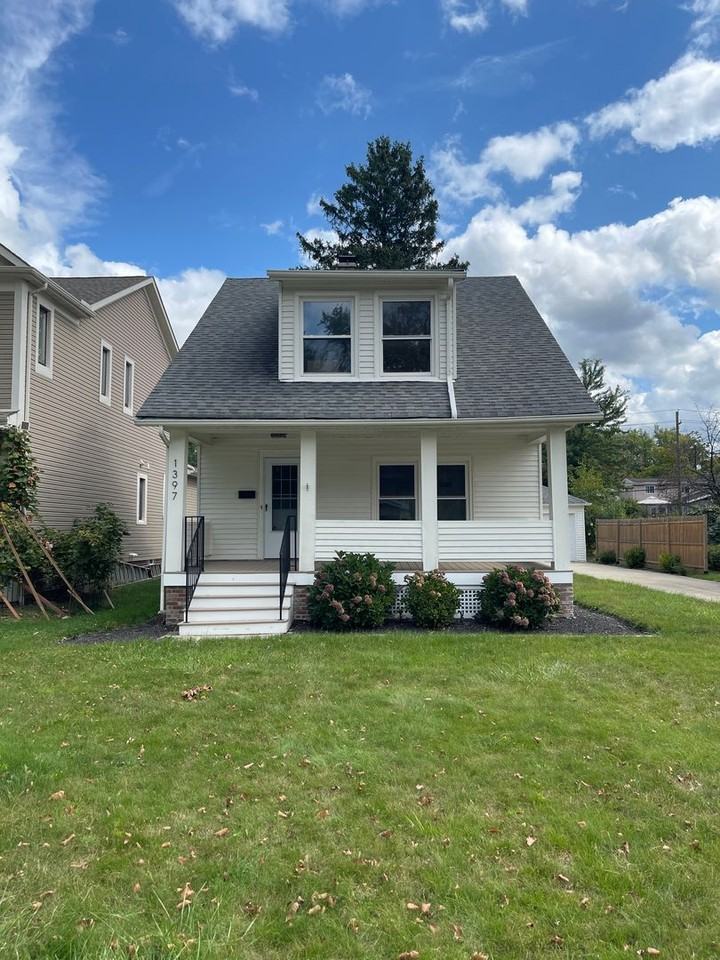 1397 Summit Dr - Photo 2 of 50