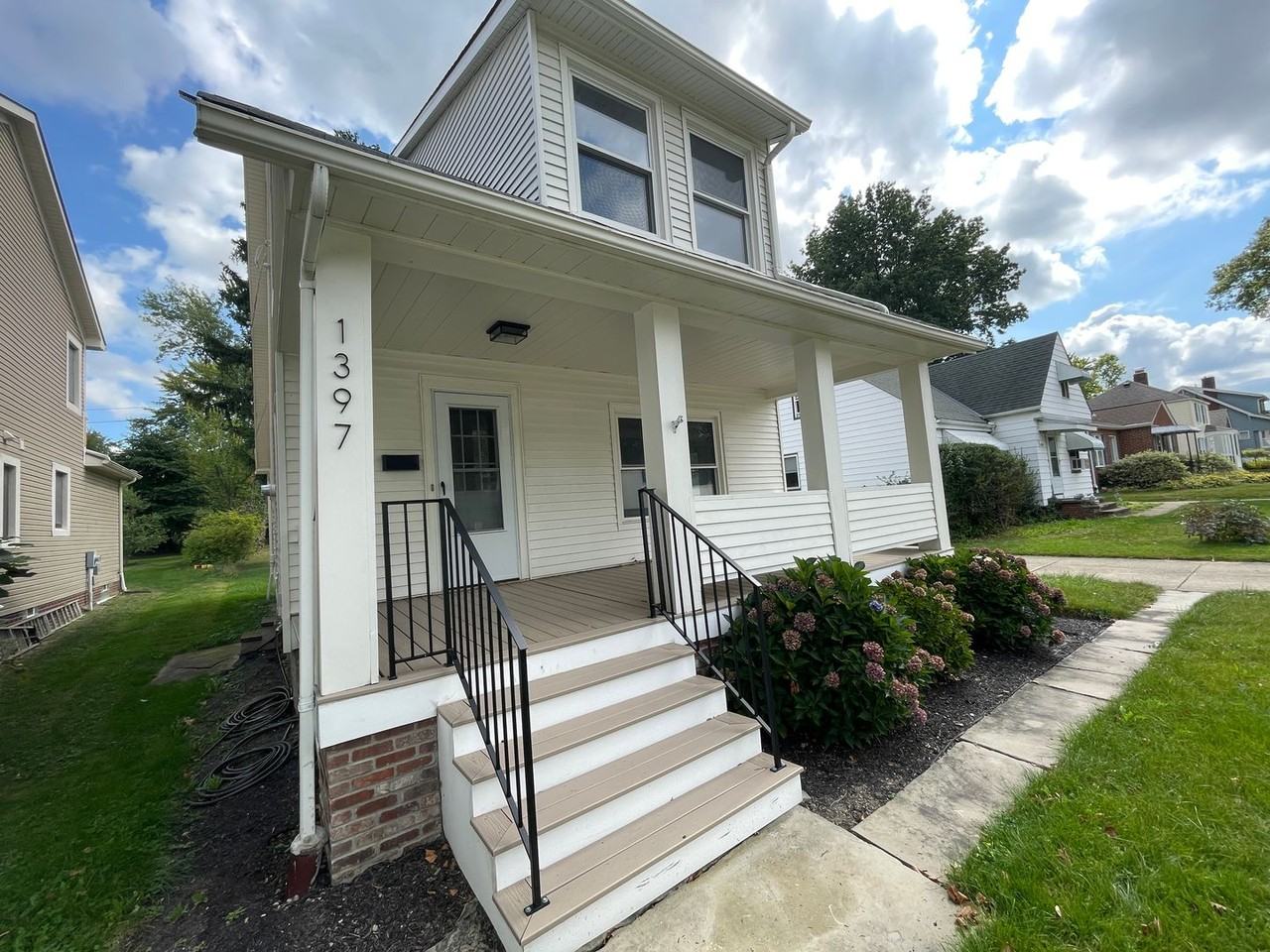 1397 Summit Dr - Photo 3 of 50