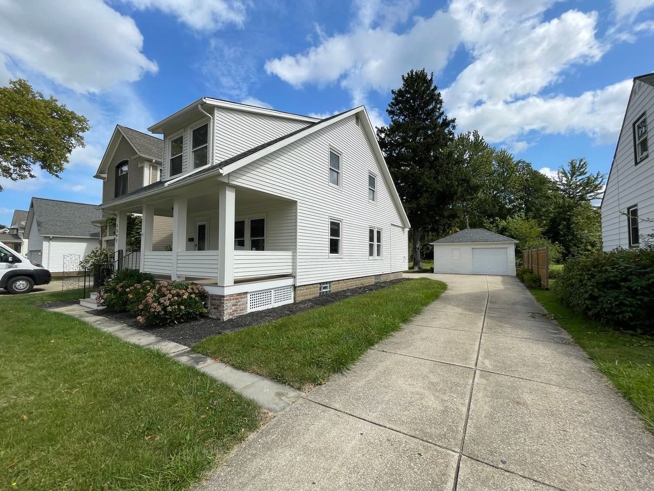 1397 Summit Dr - Photo 5 of 50