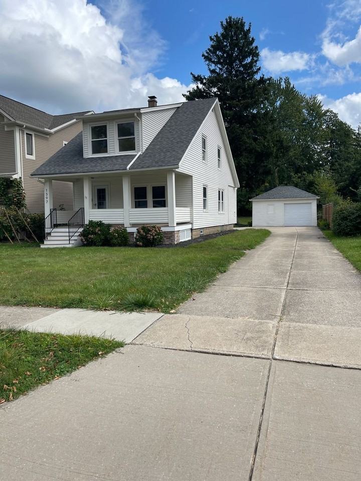 1397 Summit Dr - Photo 6 of 50