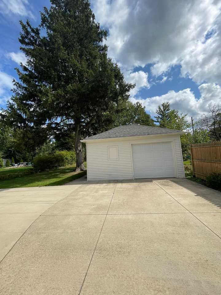 1397 Summit Dr - Photo 7 of 50