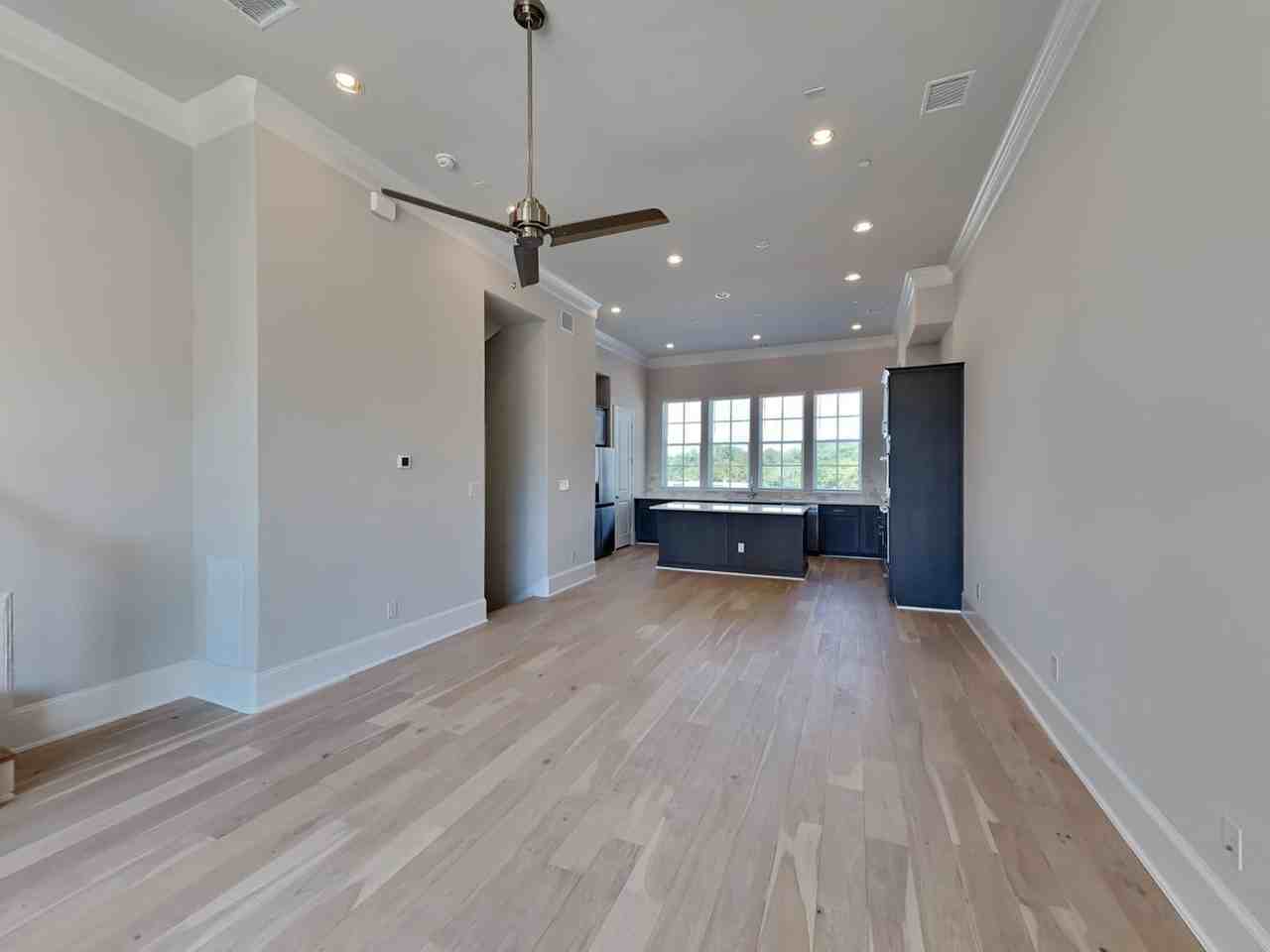 5439 Tomlinson Dr - Photo 3 of 18