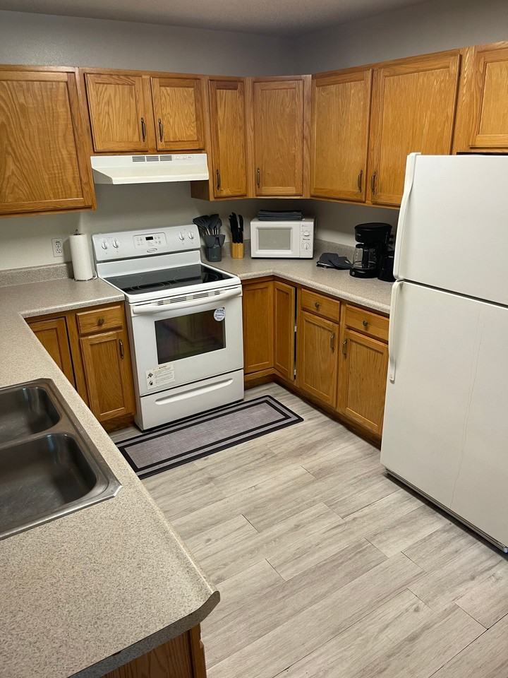 PIONEER BLUFF APARTMENTS - Photo 3 of 6