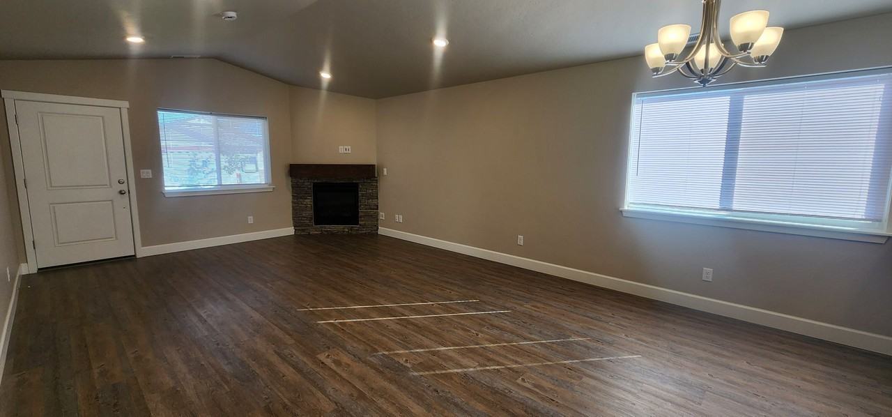 303 Nw Par Ave - Photo 2 of 10