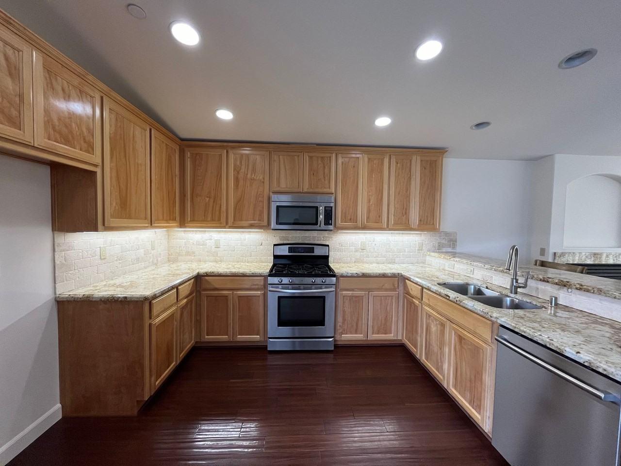 2840 Cedar Ave - Photo 3 of 33