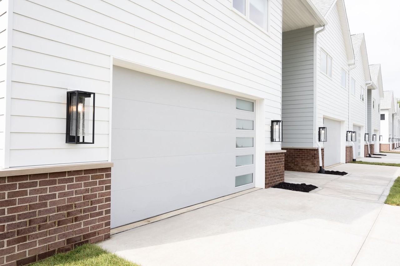 301 W Short St - Photo 3 of 20