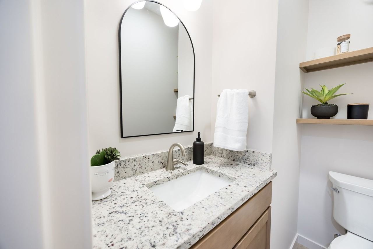 301 W Short St - Photo 5 of 20