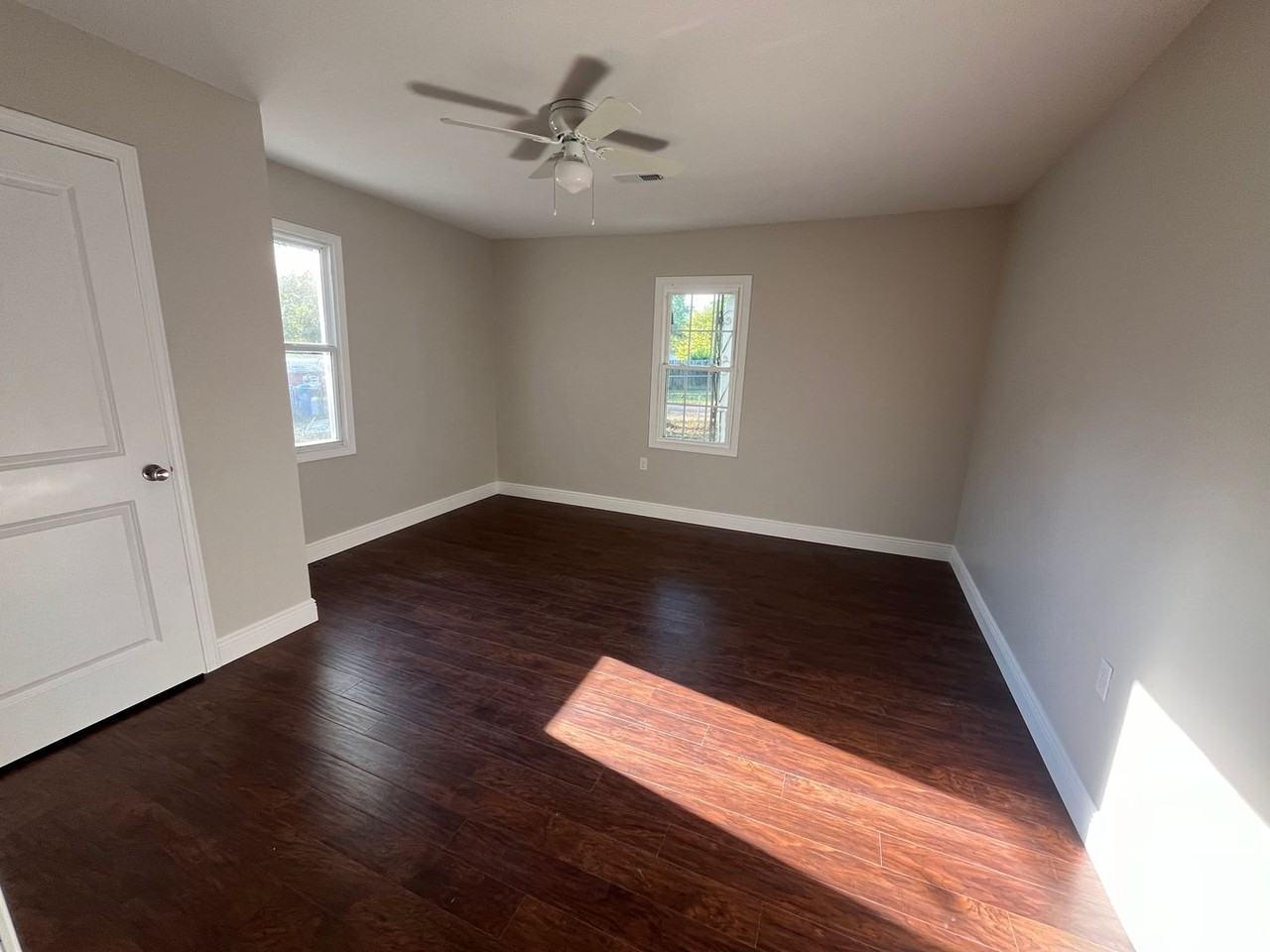 527 Burley St - Photo 3 of 9