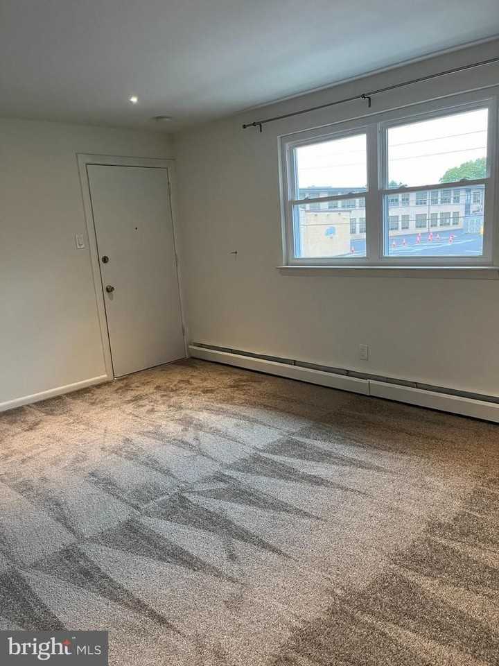 1 E Rodgers St - Photo 3 of 28