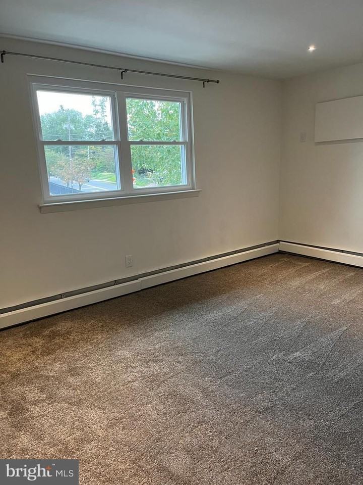 1 E Rodgers St - Photo 4 of 28