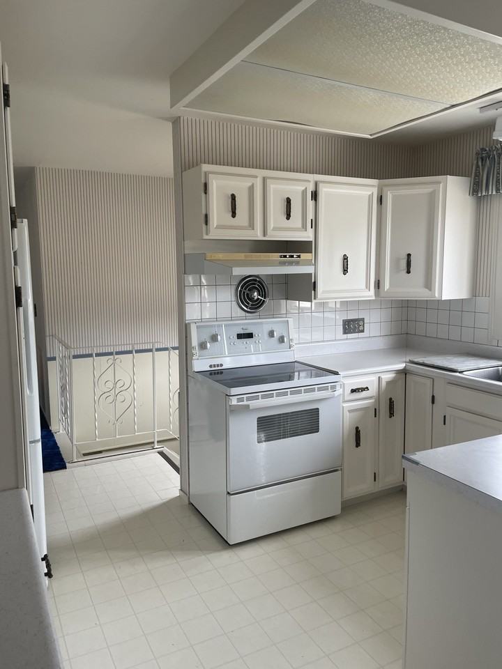 10748 48 St NW - Photo 3 of 14