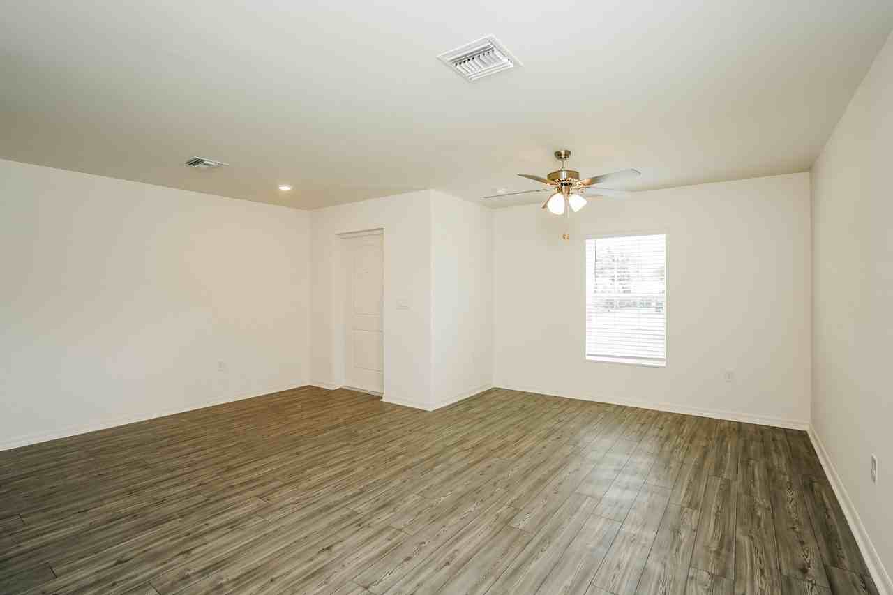 166 Blackstone Dr - Photo 5 of 20