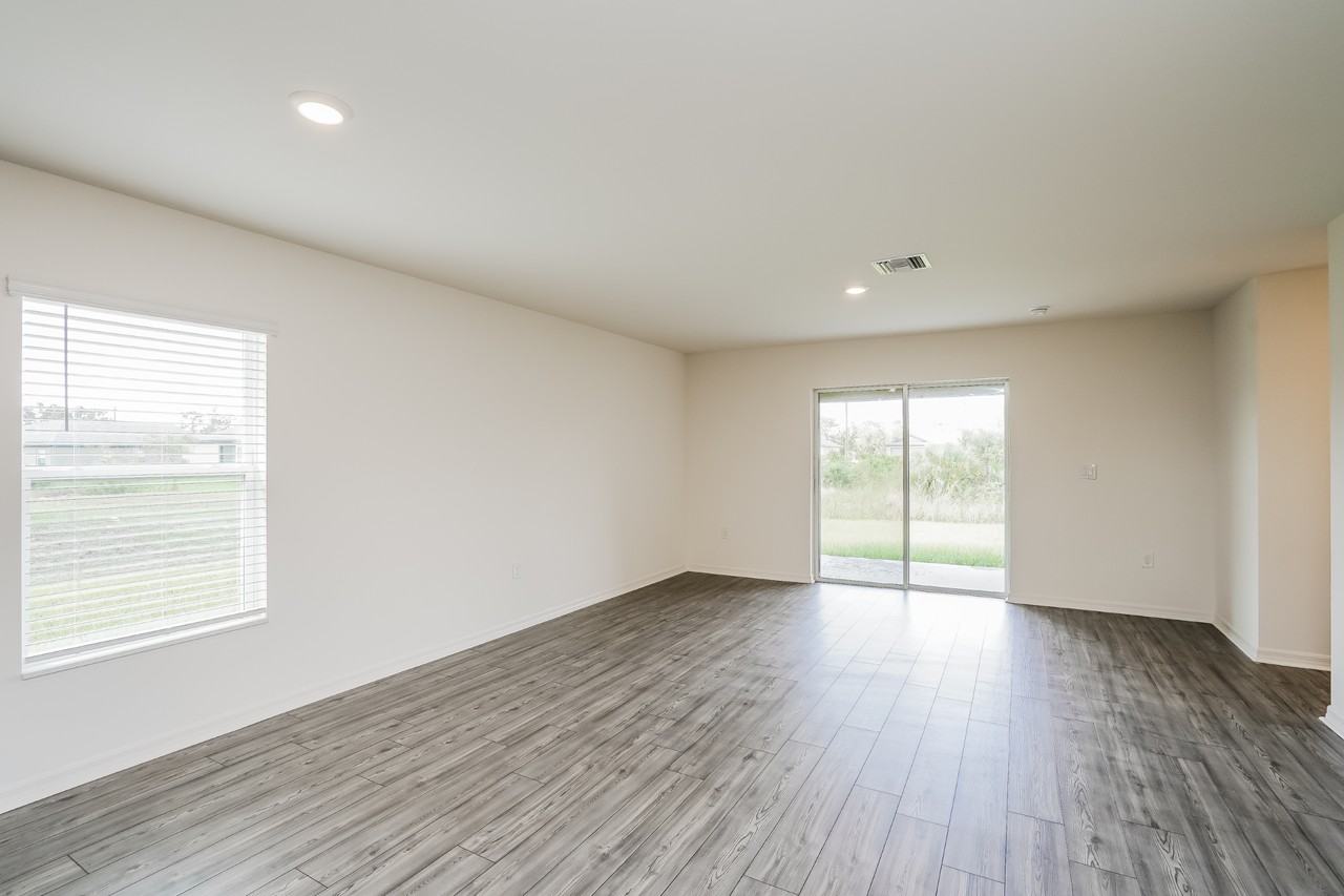 166 Blackstone Dr - Photo 6 of 20