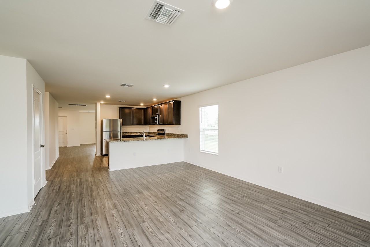 166 Blackstone Dr - Photo 7 of 20