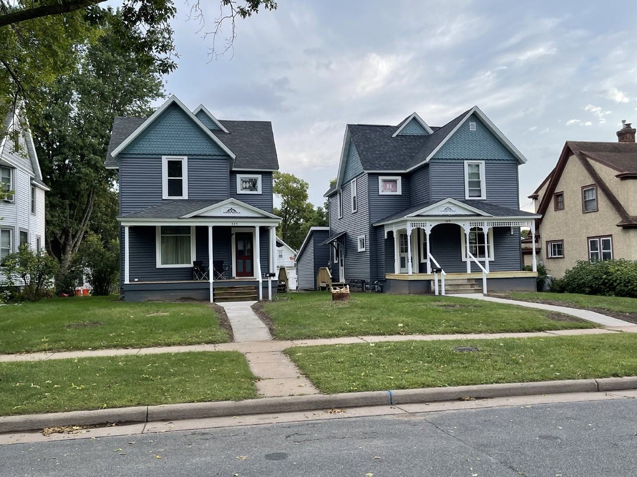 425 Hudson St - Photo 2 of 16