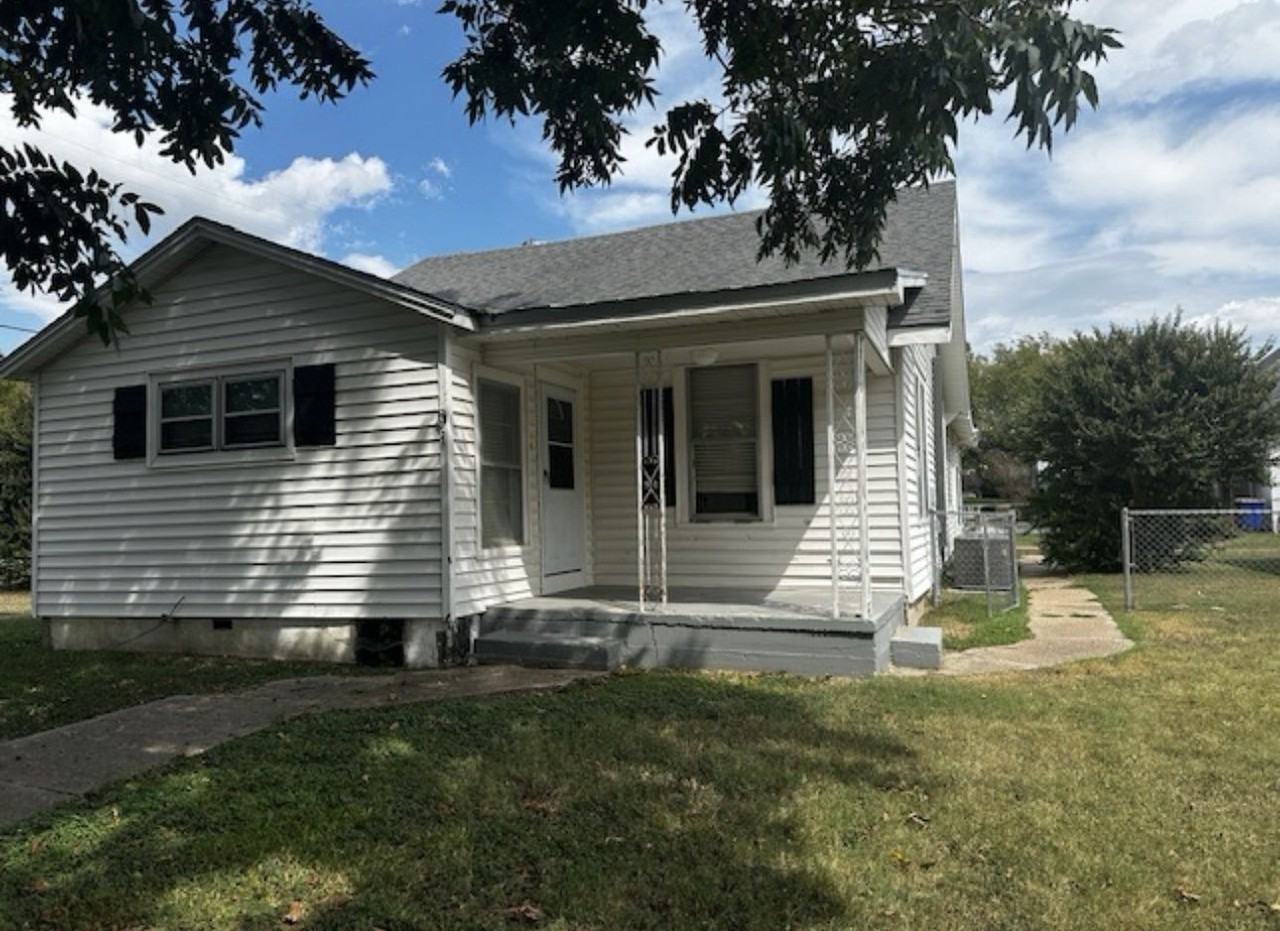 301 S Bordon St - Photo 3 of 32