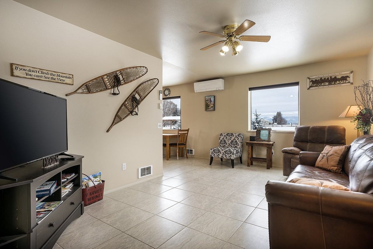893 Capistrano Nw - Photo 2 of 12