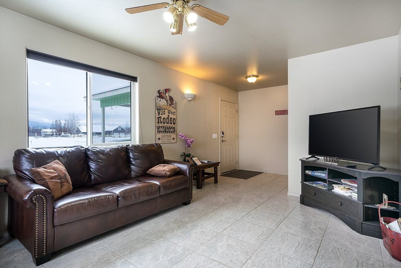 893 Capistrano Nw - Photo 4 of 12