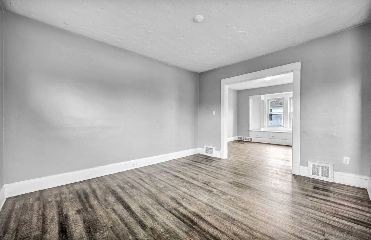 12301 Forest Ave - Photo 3 of 31