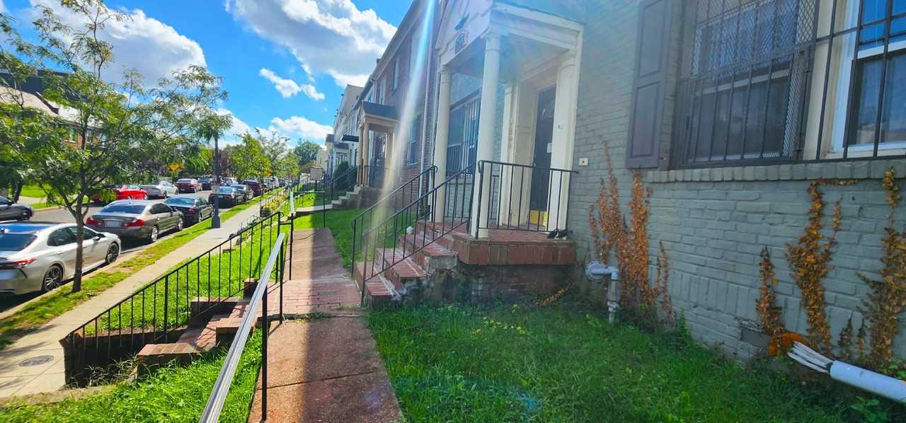 1255 Meigs Pl Ne #3 - Photo 3 of 20