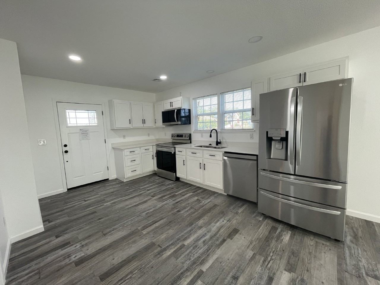 1740 Nw 12th St #A - Photo 5 of 24