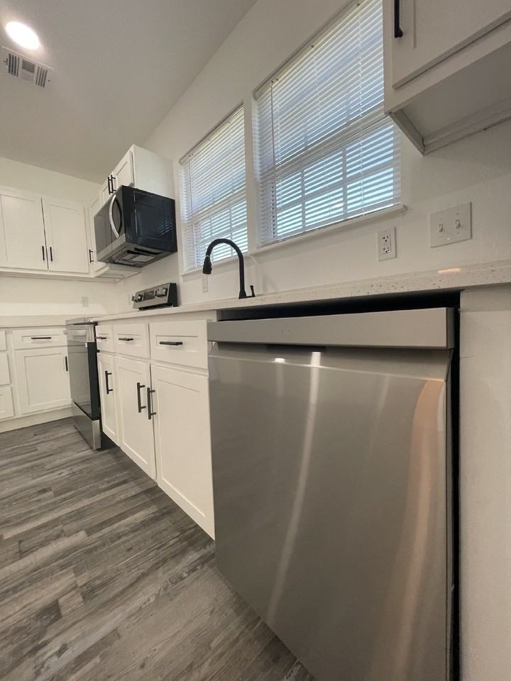 1740 Nw 12th St #A - Photo 7 of 24