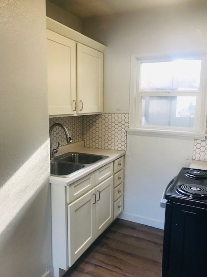 Updated with Stainless steel appliances and air conditioner - Photo 5 of 14