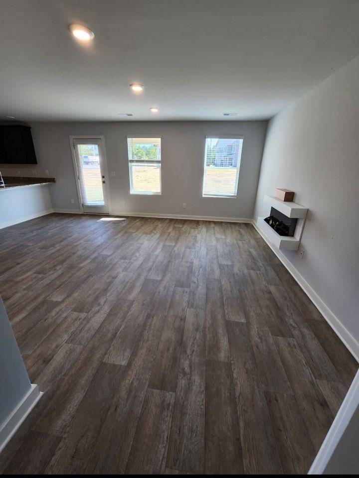 819 Clydes Way #NA - Photo 3 of 13