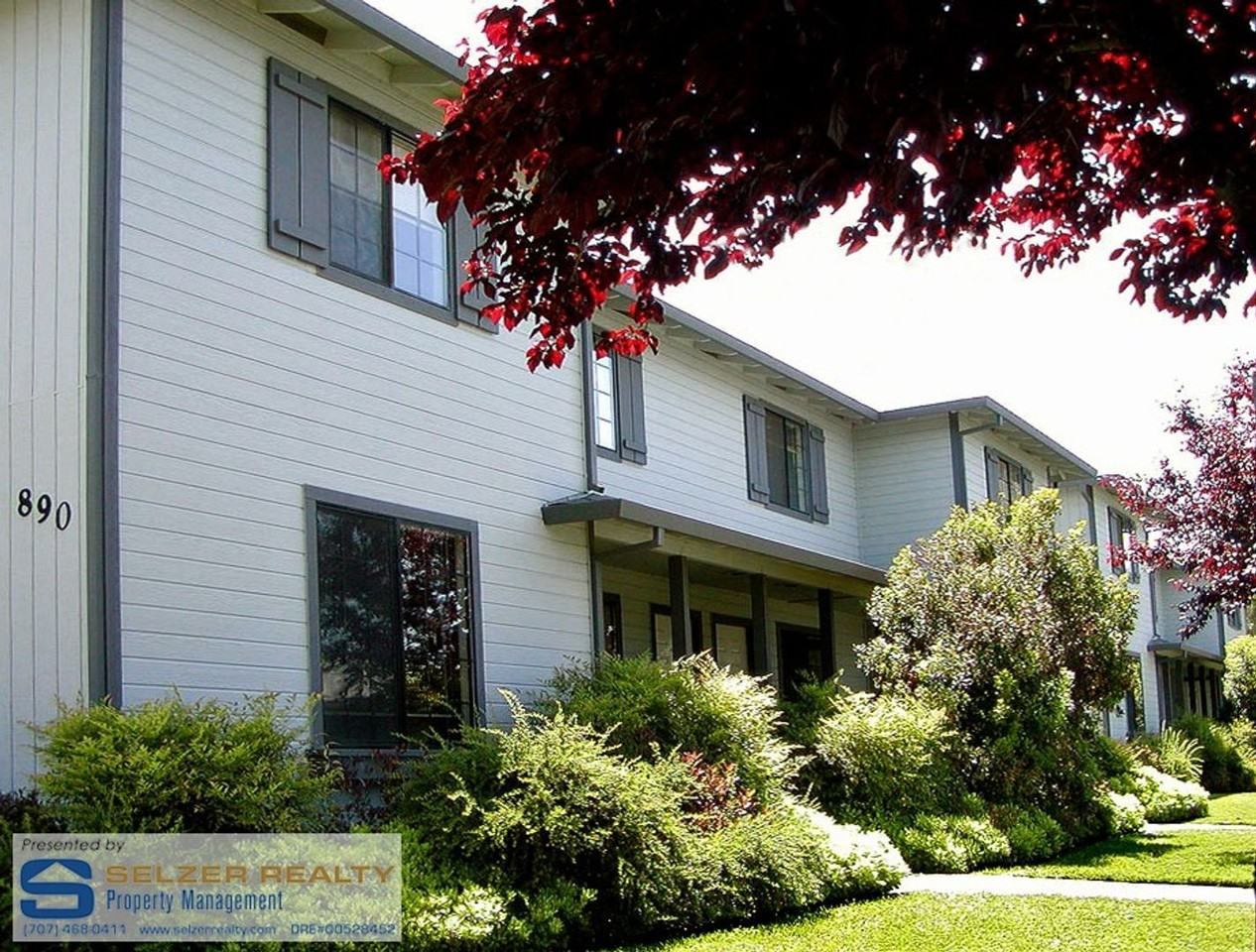 890 S Orchard Ave - Photo 2 of 9