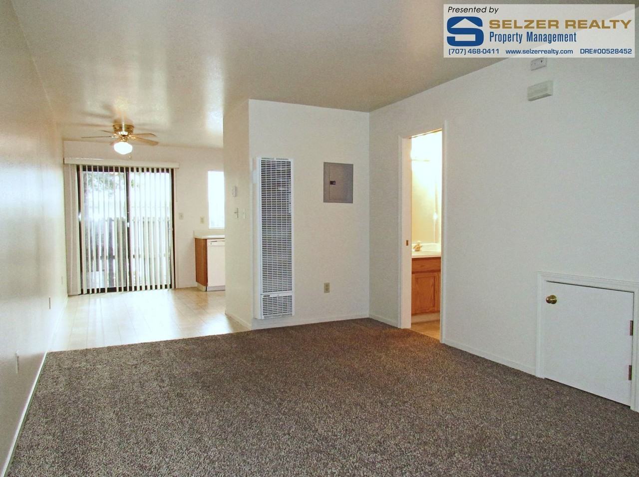 890 S Orchard Ave - Photo 4 of 9