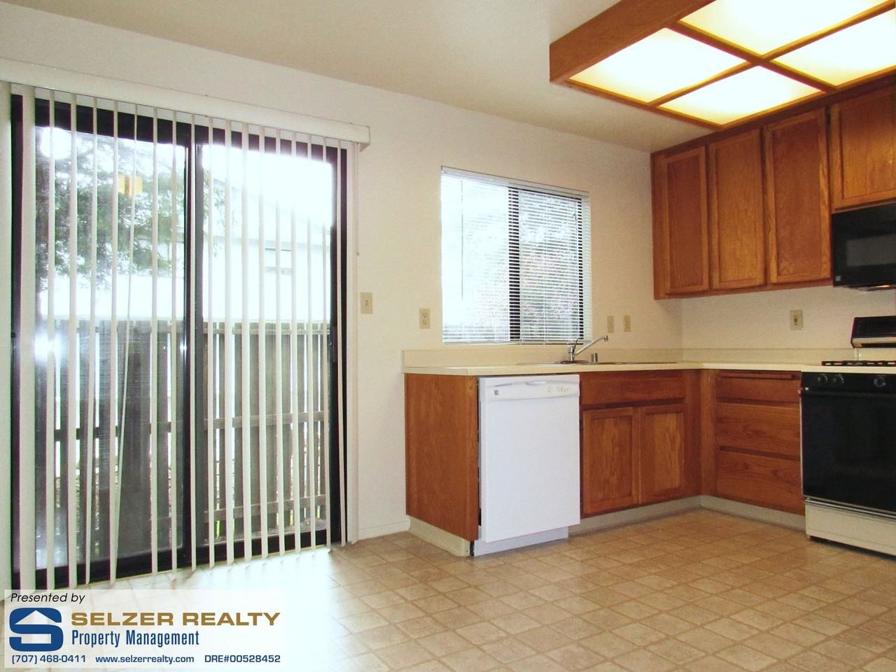 890 S Orchard Ave - Photo 6 of 9