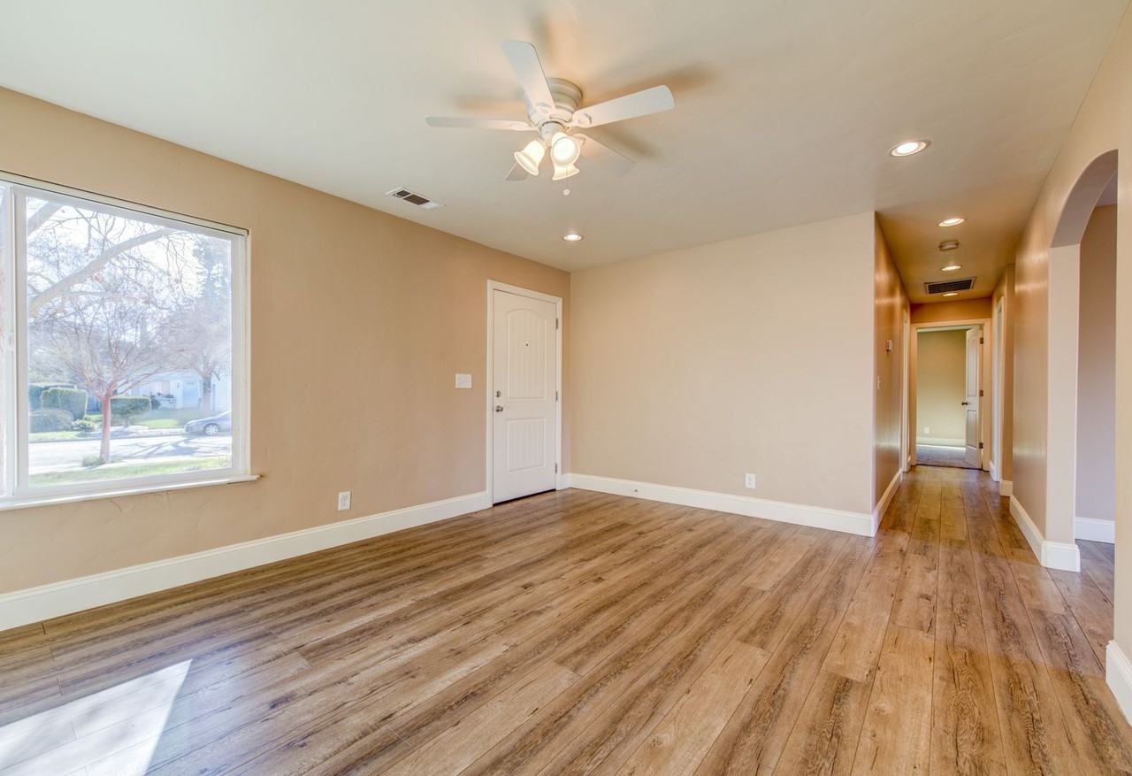 219 Vineyard Dr - Photo 3 of 13