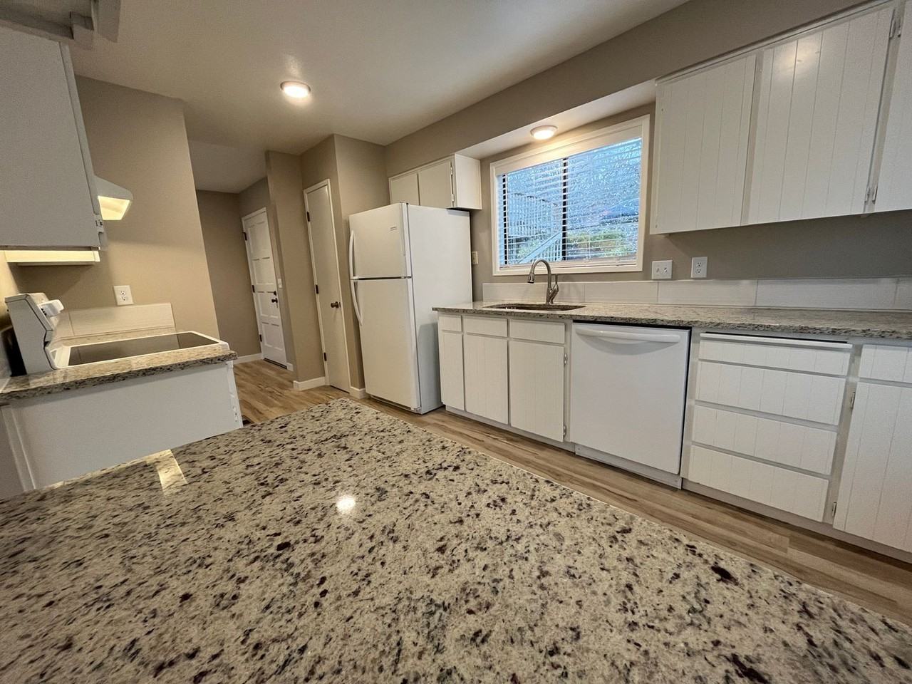 4387 Imperial Dr - Photo 4 of 30