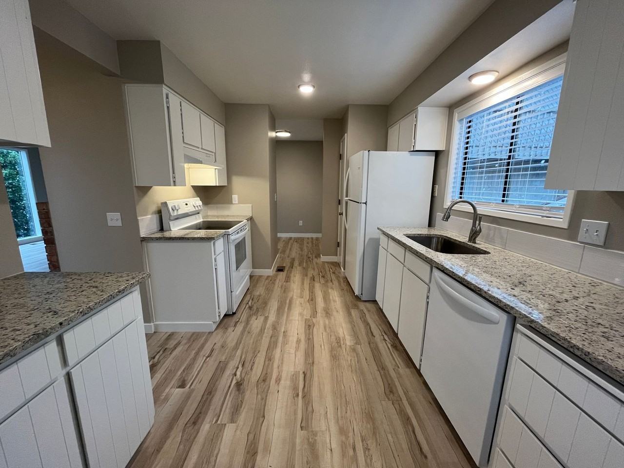 4387 Imperial Dr - Photo 7 of 30