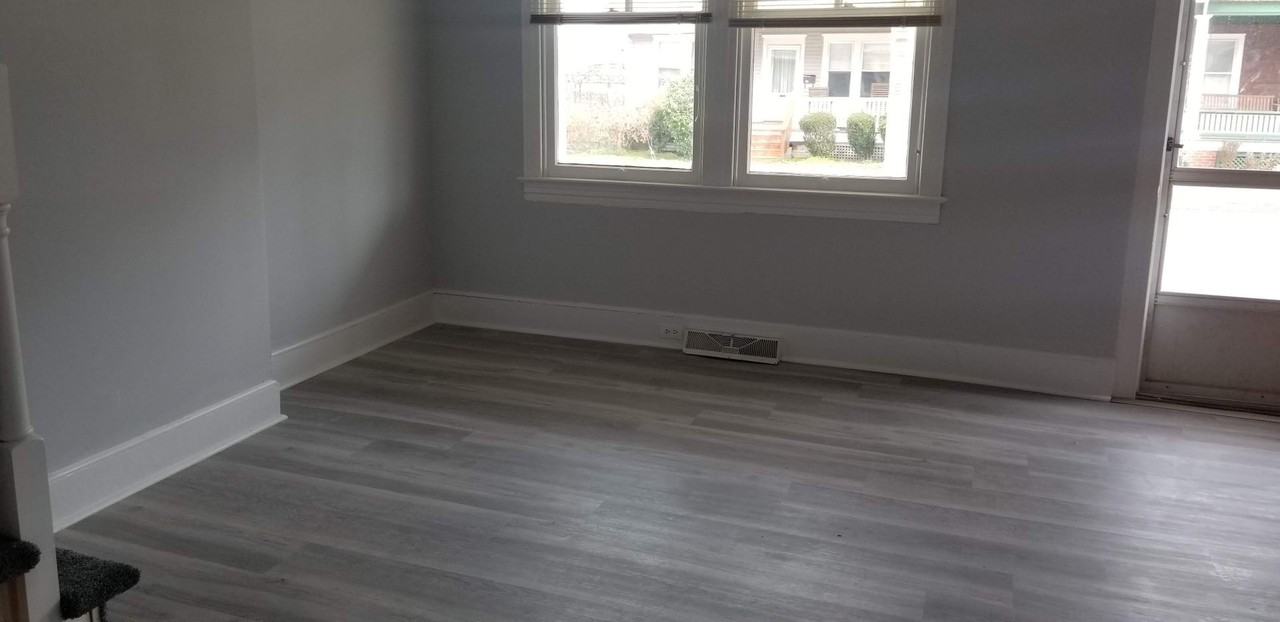 131 N Main St - Photo 3 of 21