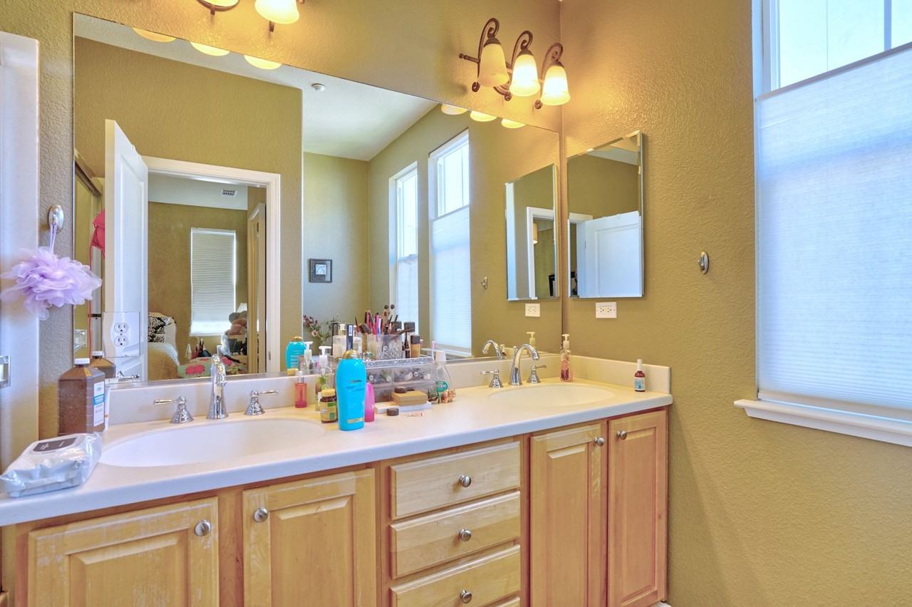 440 Bedford Loop - Photo 2 of 21